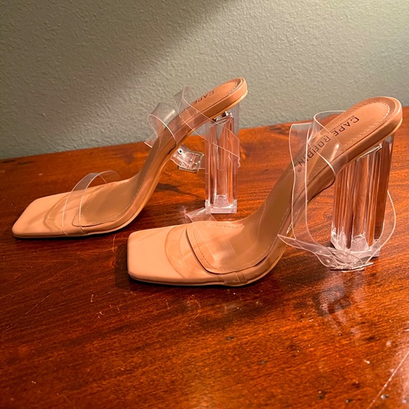 Cape Robbin Lucite Heels with ankle straps - Picture 3 of 4